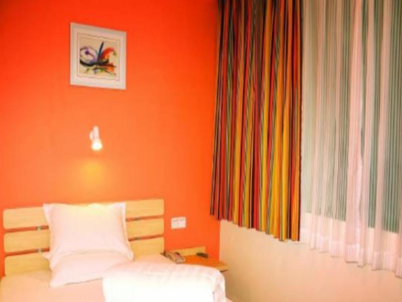 7Days Inn Xianning Hot Spring Pedestrian Street Shopping Park Exterior photo