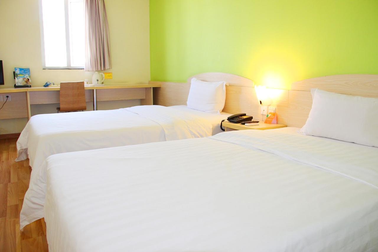 7Days Inn Xianning Hot Spring Pedestrian Street Shopping Park Exterior photo